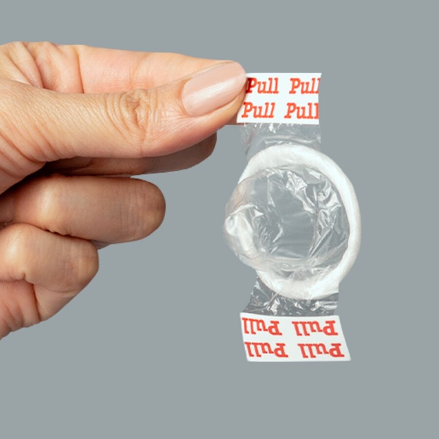 UNIQ - PULL LATEX FREE CONDOMS WITH STRIPS 3 UNITS - Kink&Play