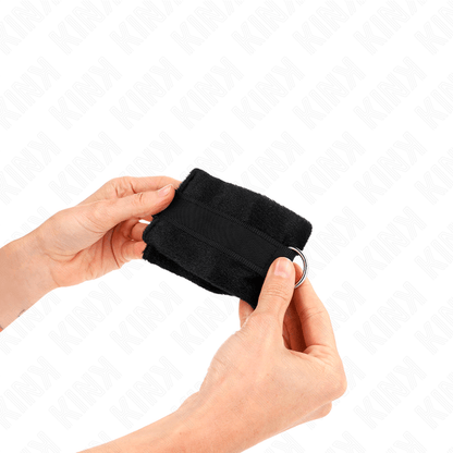 KINK - BEGINNER FUR HAND CUFFS BLACK 30 X 7 CM - Kink&Play